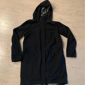 EUC lululemon black size 10 rain jacket